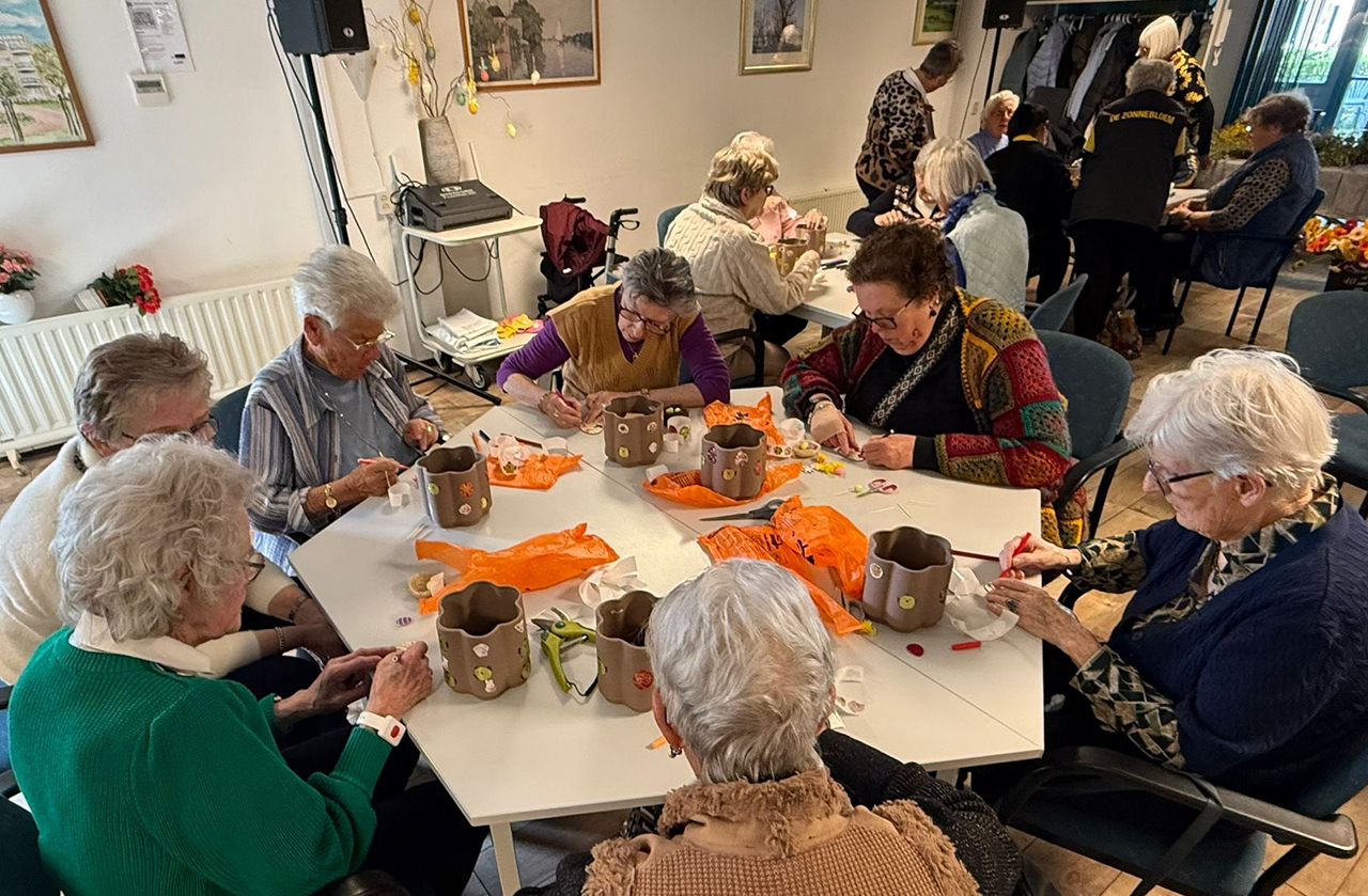 Creatieve paasochtend brengt bewoners Veenstaete samen