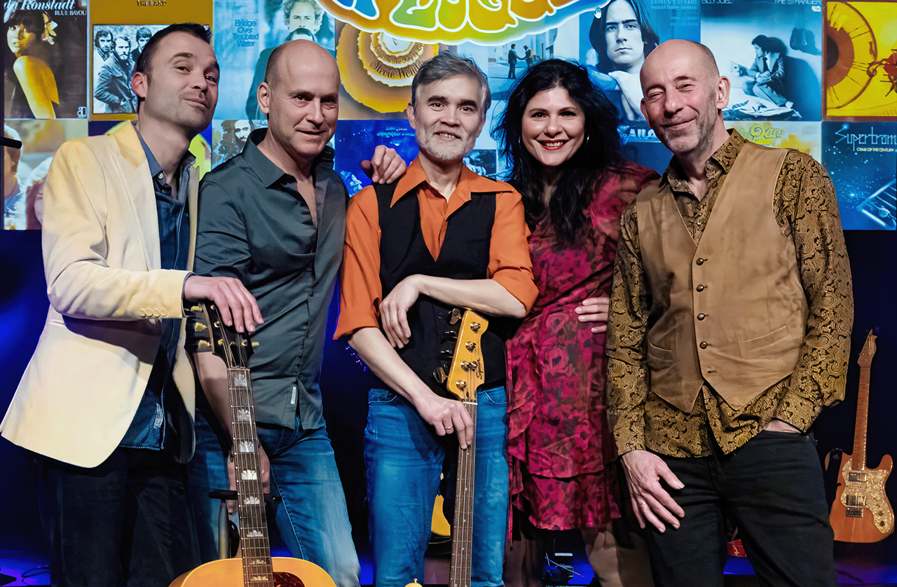 Popsongs met The 70’s Unplugged