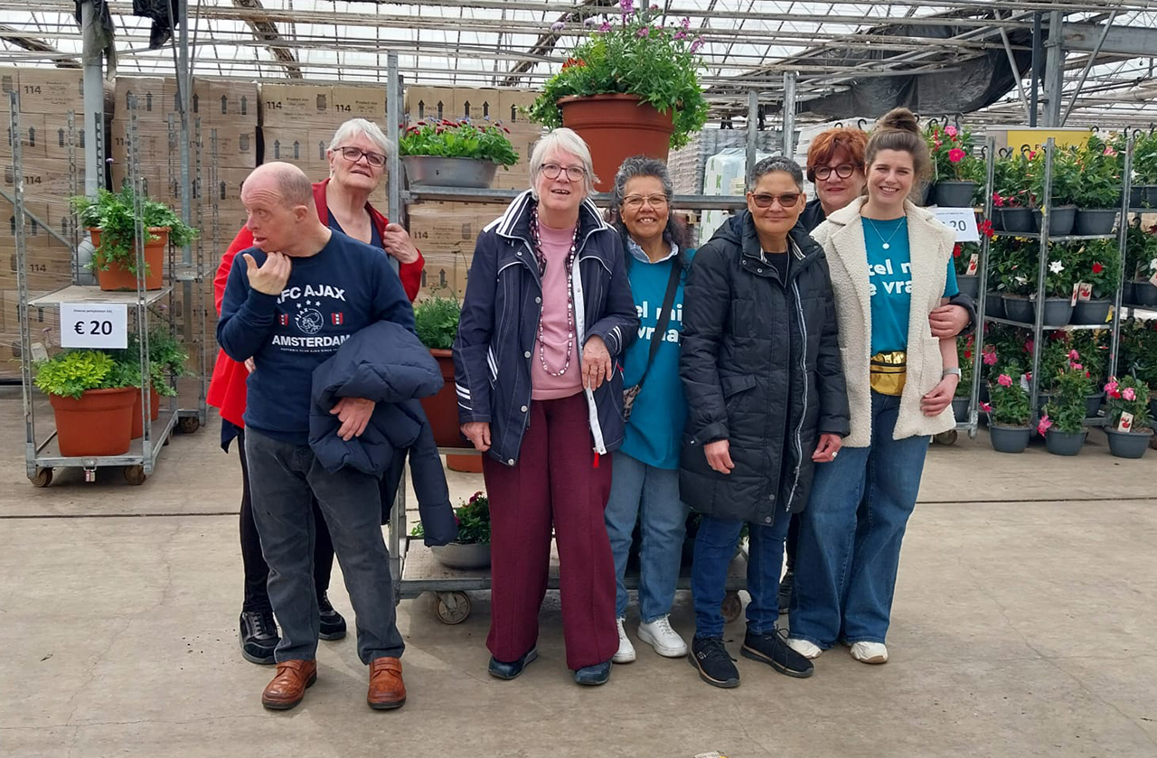 Groen uitje voor cliënten Zideris tijdens ‘Kom in de Kas’