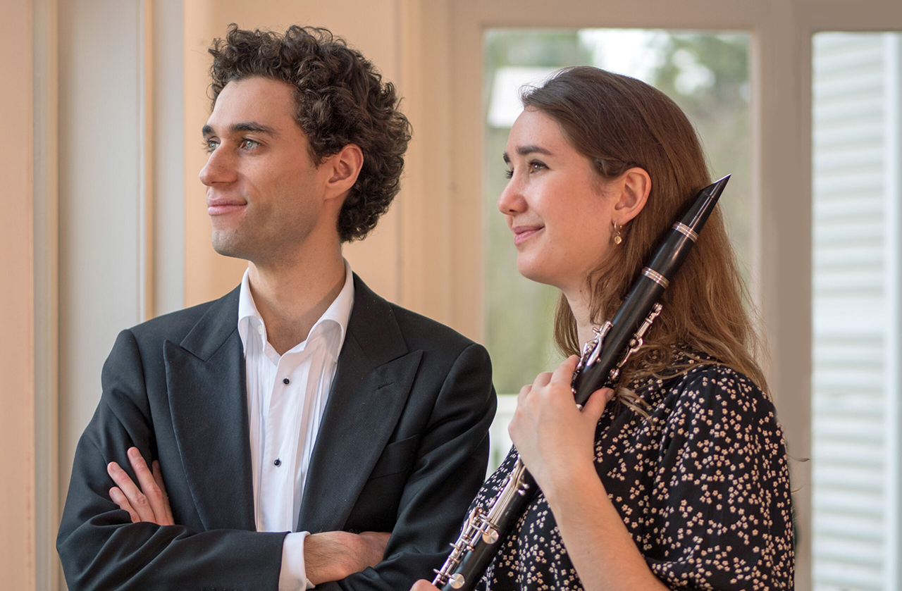 Muzikaal duo op klarinet en piano in De Schutse