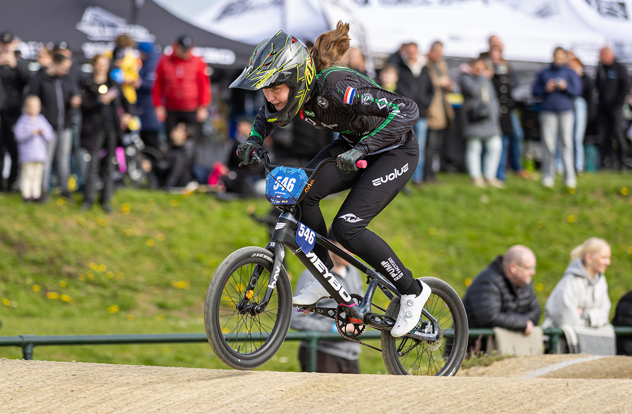 Mette Bijlsma in finale Europa Cup BMX