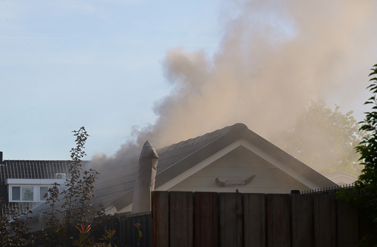 Rook- en waterschade na schuurbrand