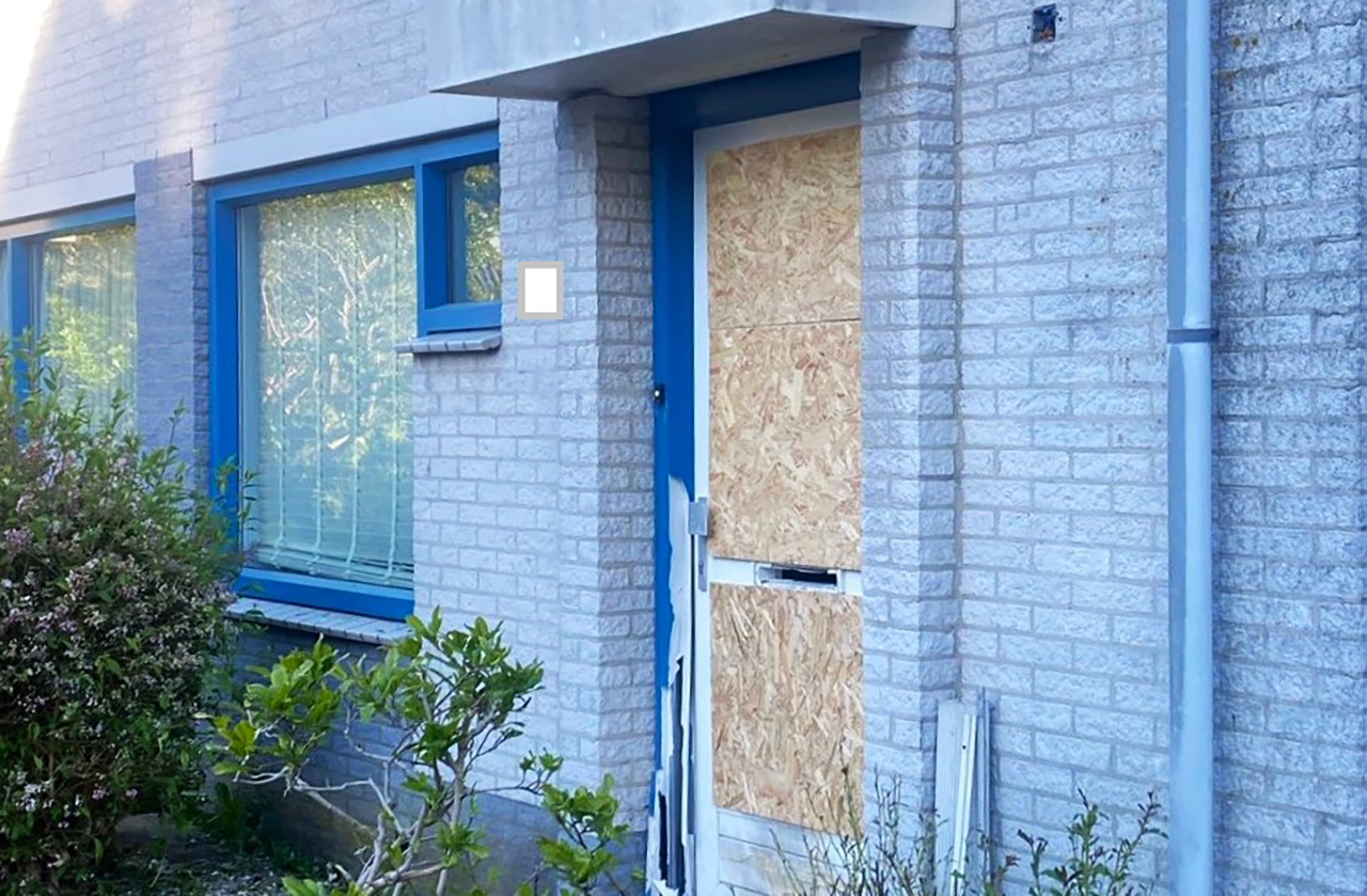 Explosief aan hoekwoning ontploft