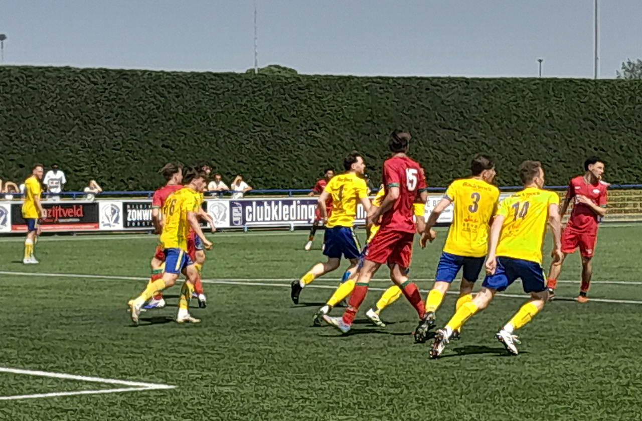 Legmeervogels handhaaft zich in de eerste klasse