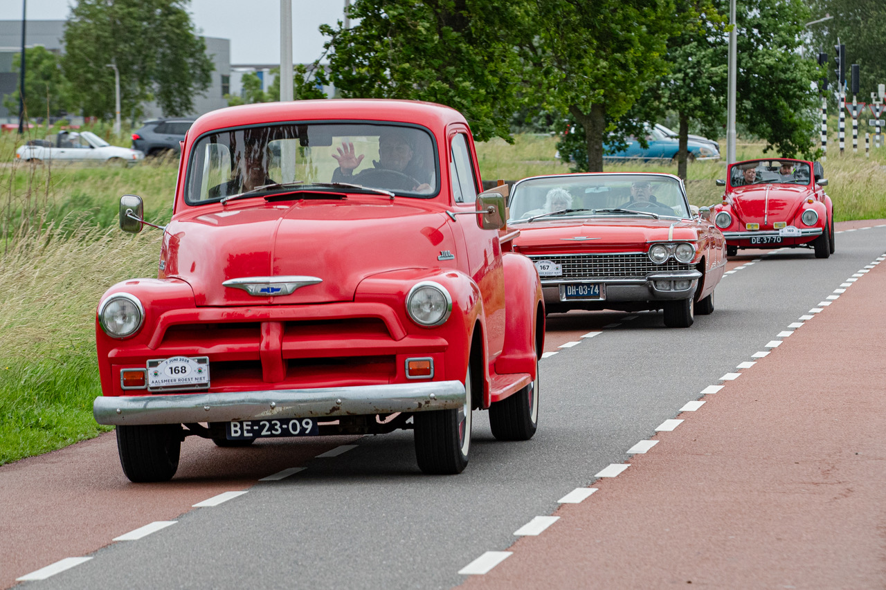 Oldtimers ‘kieken’ tijdens Aalsmeer Roest Niet