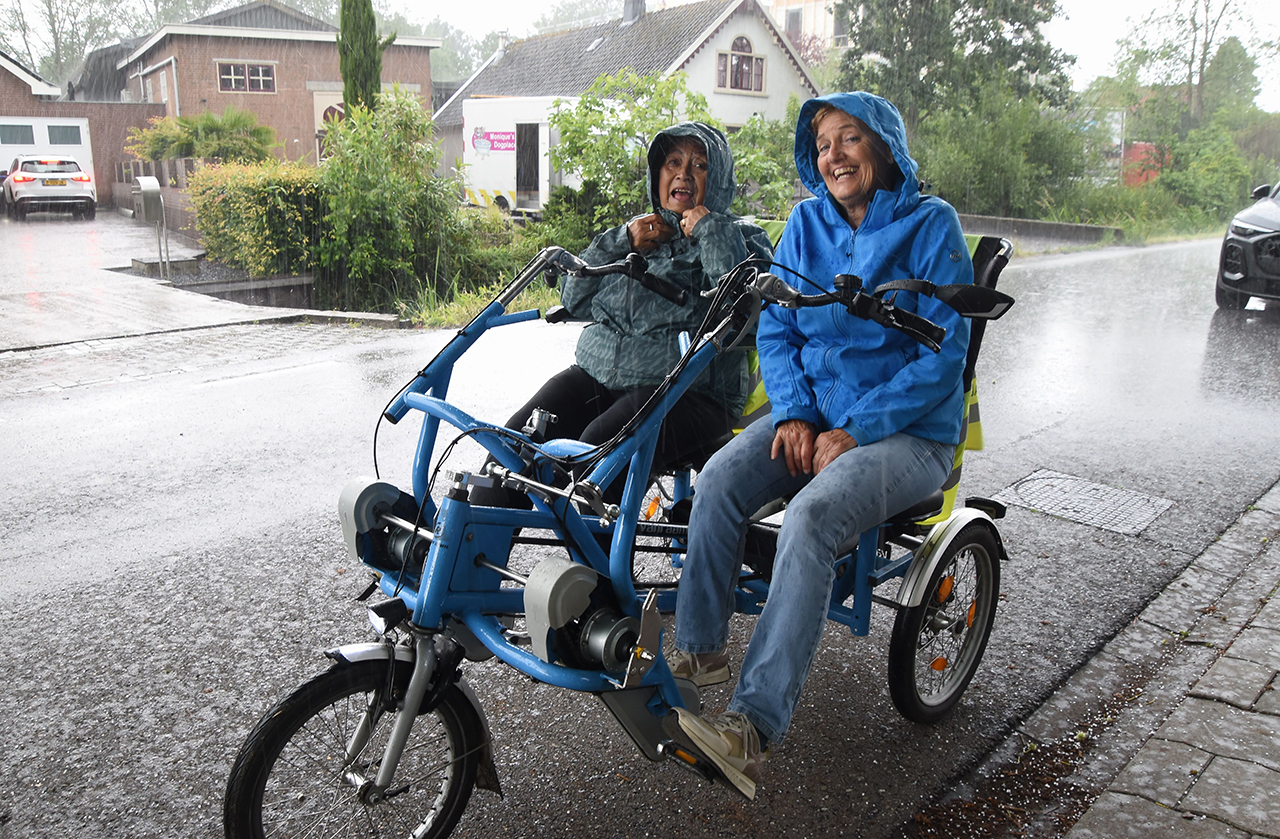 Felle buien onderbreken tocht Fietsmaatjes