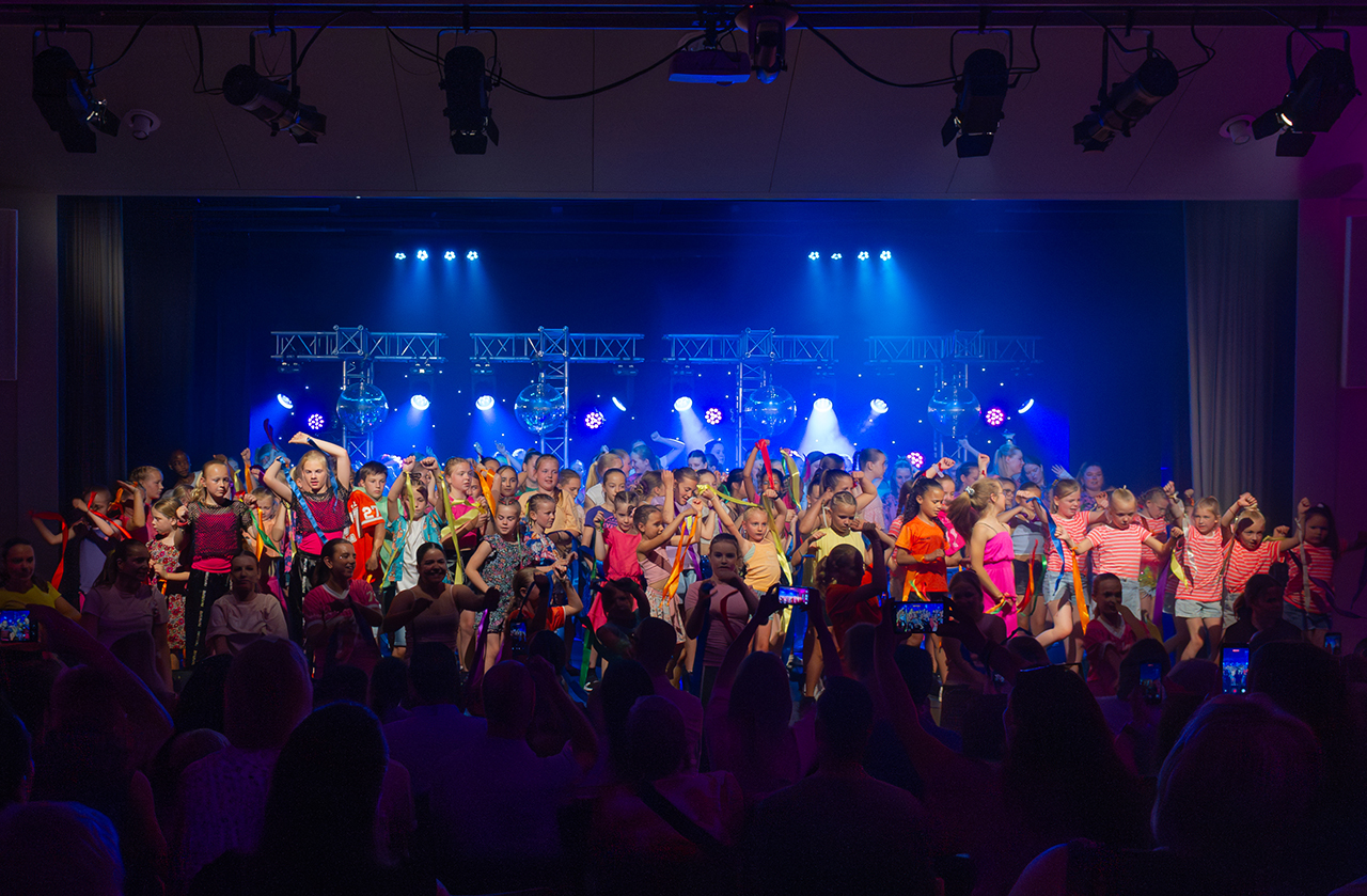 Vijfjarig jubileum met kleurrijke eindshows
