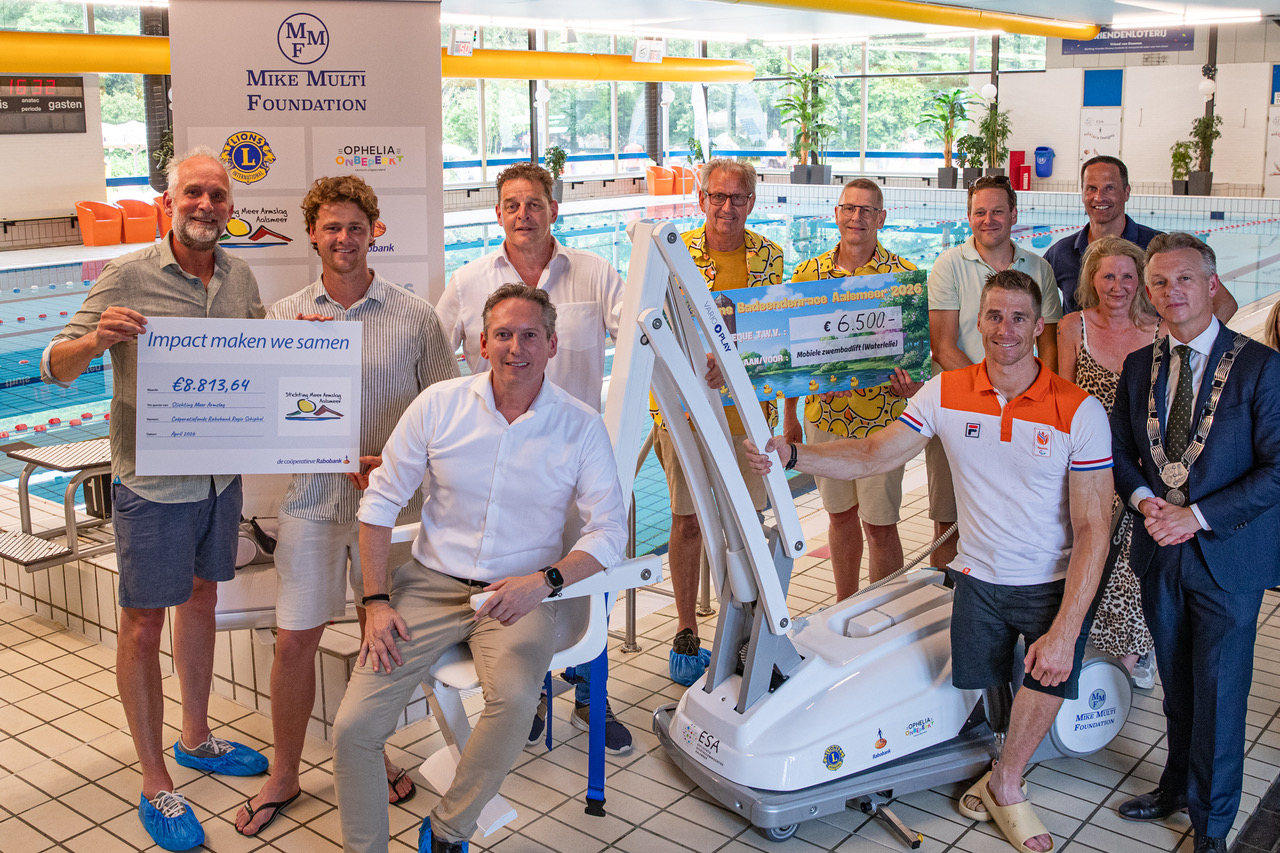 Mobiele zwembadlift officieel onthuld