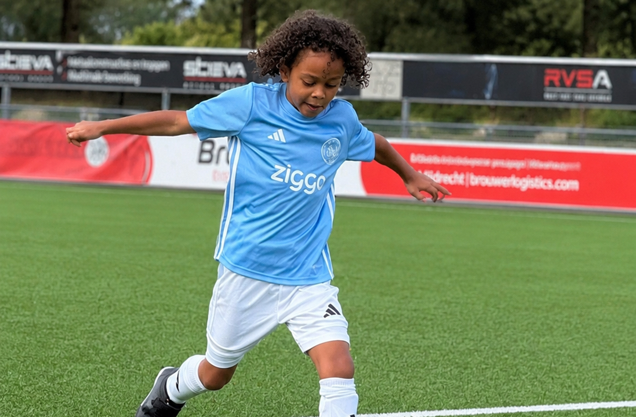 Ajax Camp bij CSW geeft kinderen kansen: ‘Ieder kind moet kunnen meedoen’