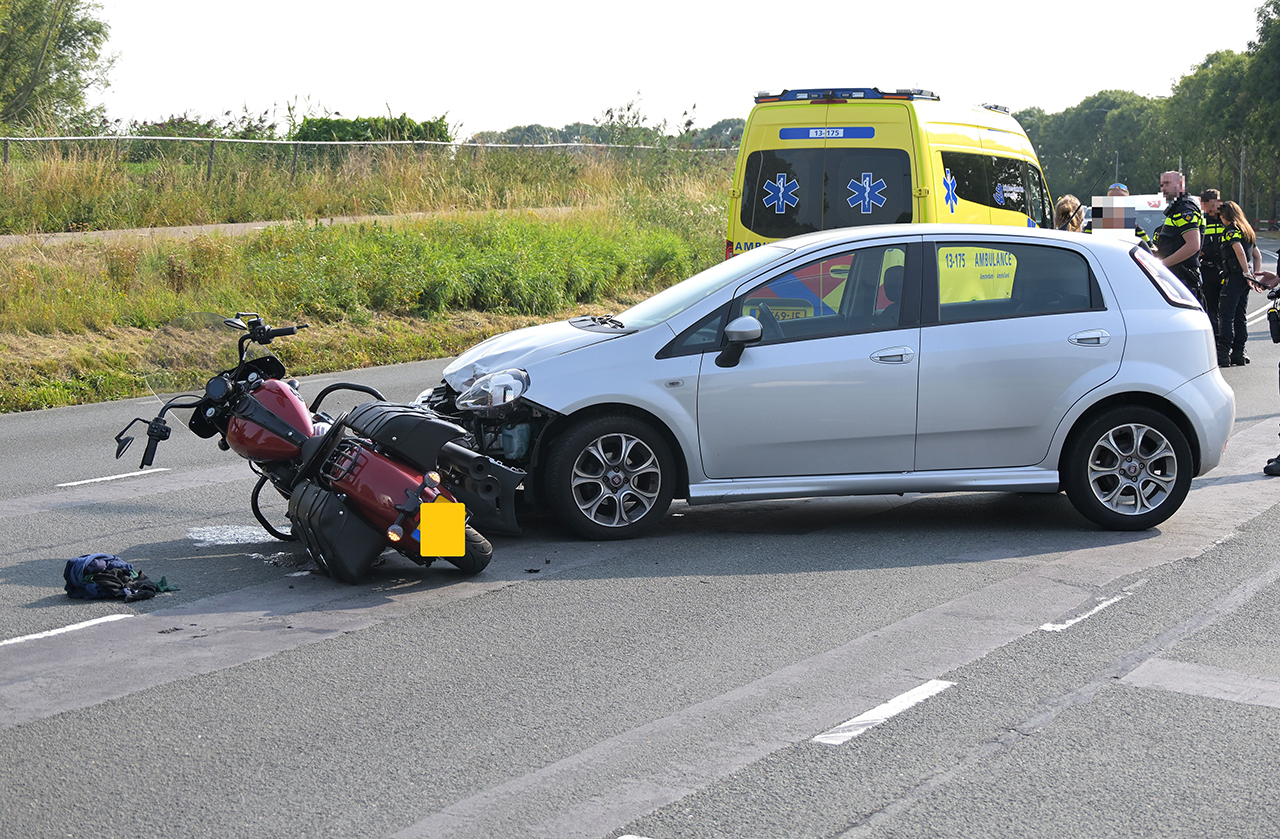 Aanrijding tussen auto en motorfiets