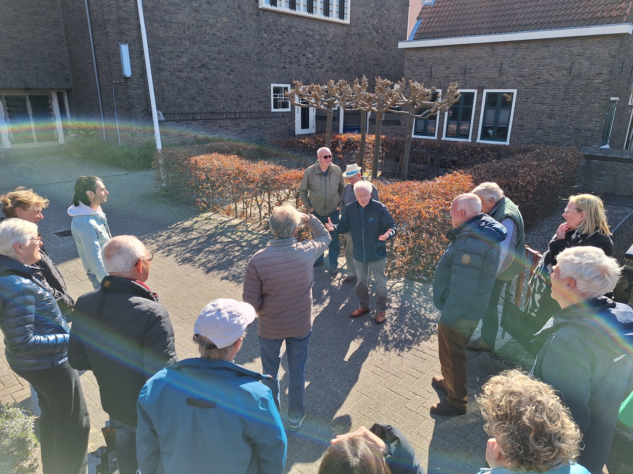 Dorpswandeling en veiling bij Historische Tuin