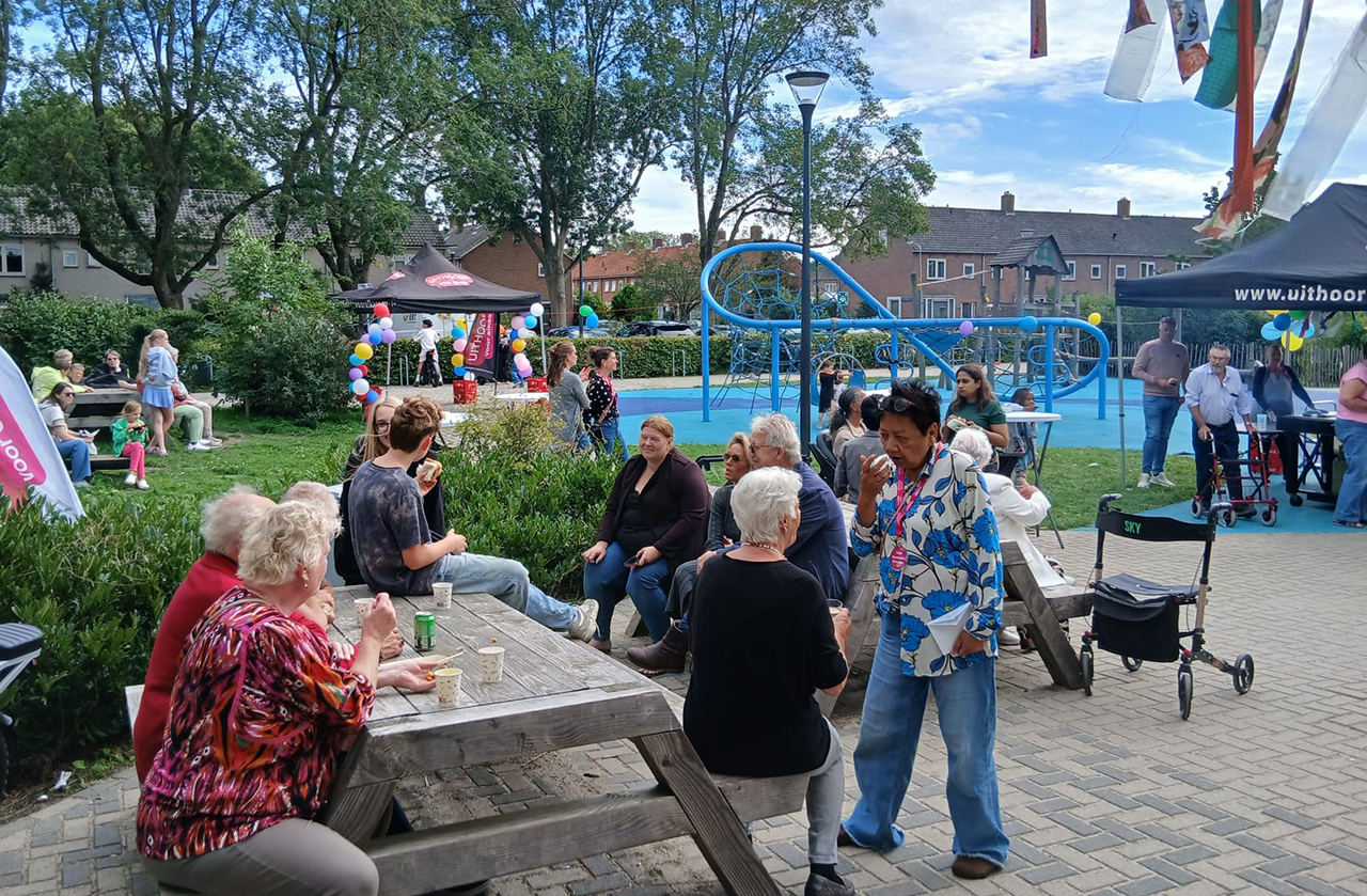 Buurt viert 5 jaar De Kuyper met feest op het plein